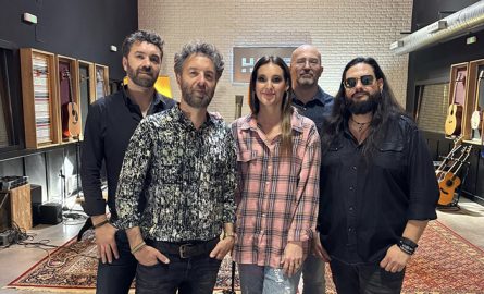 Estrenamos el nuevo single de Bauer junto a Conchita, “Aún hay fuego”